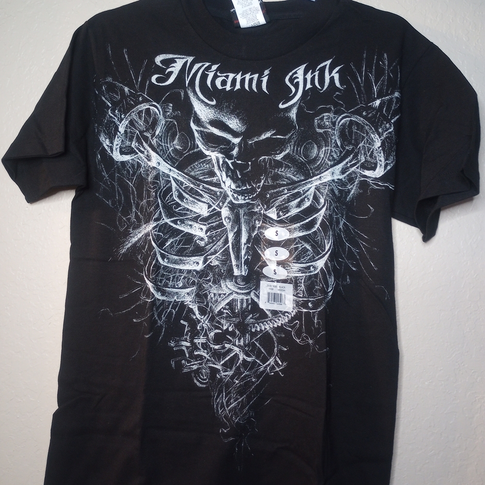 Miami Ink Tattoos Black Tee with White Skull Design Y2K